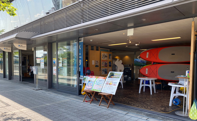 川の駅はちけんや